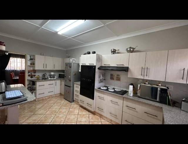 3 BEDROOM HOUSE FOR SALE IN WITFIELD